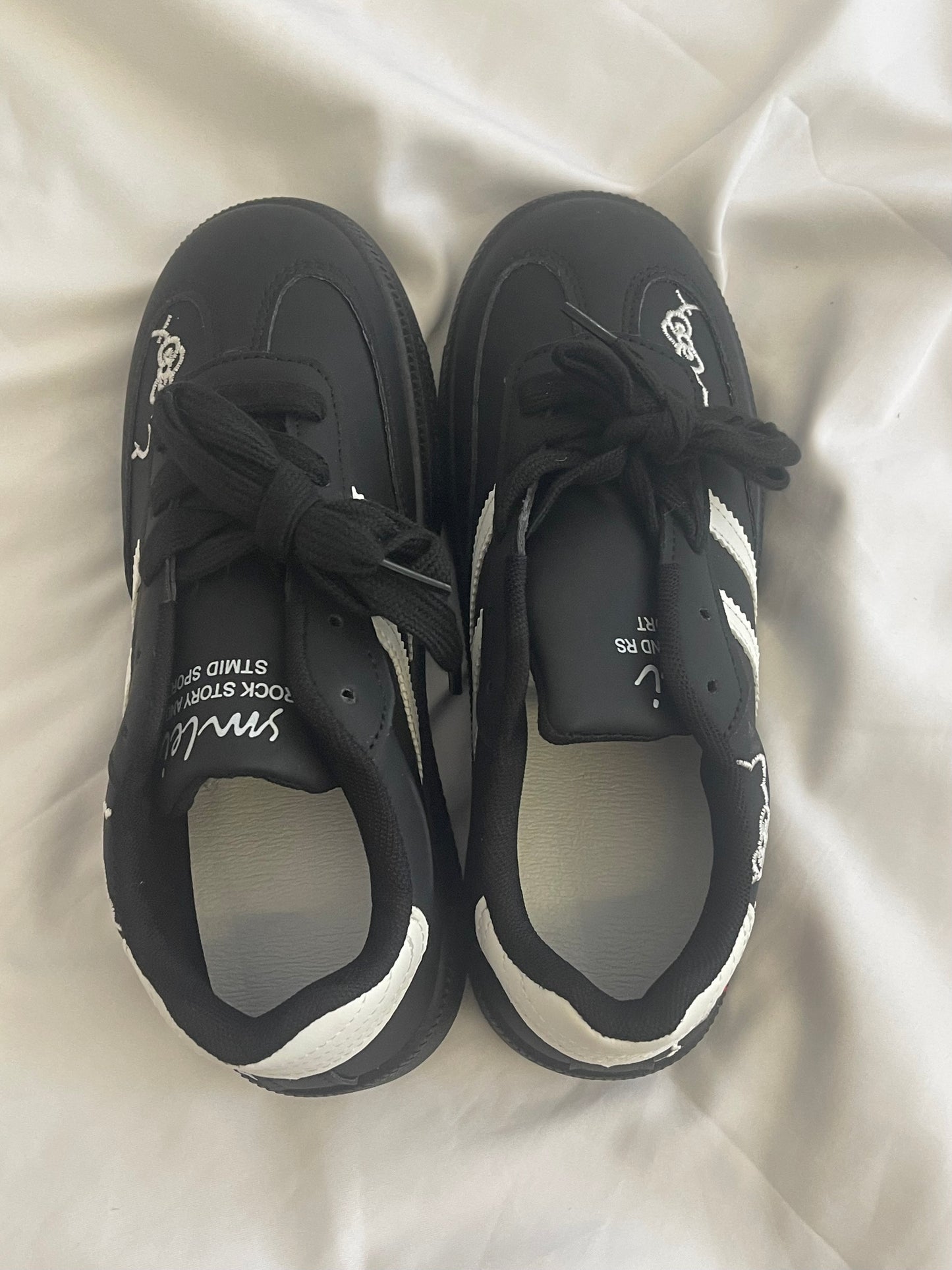 hello kitty black shoes🐾