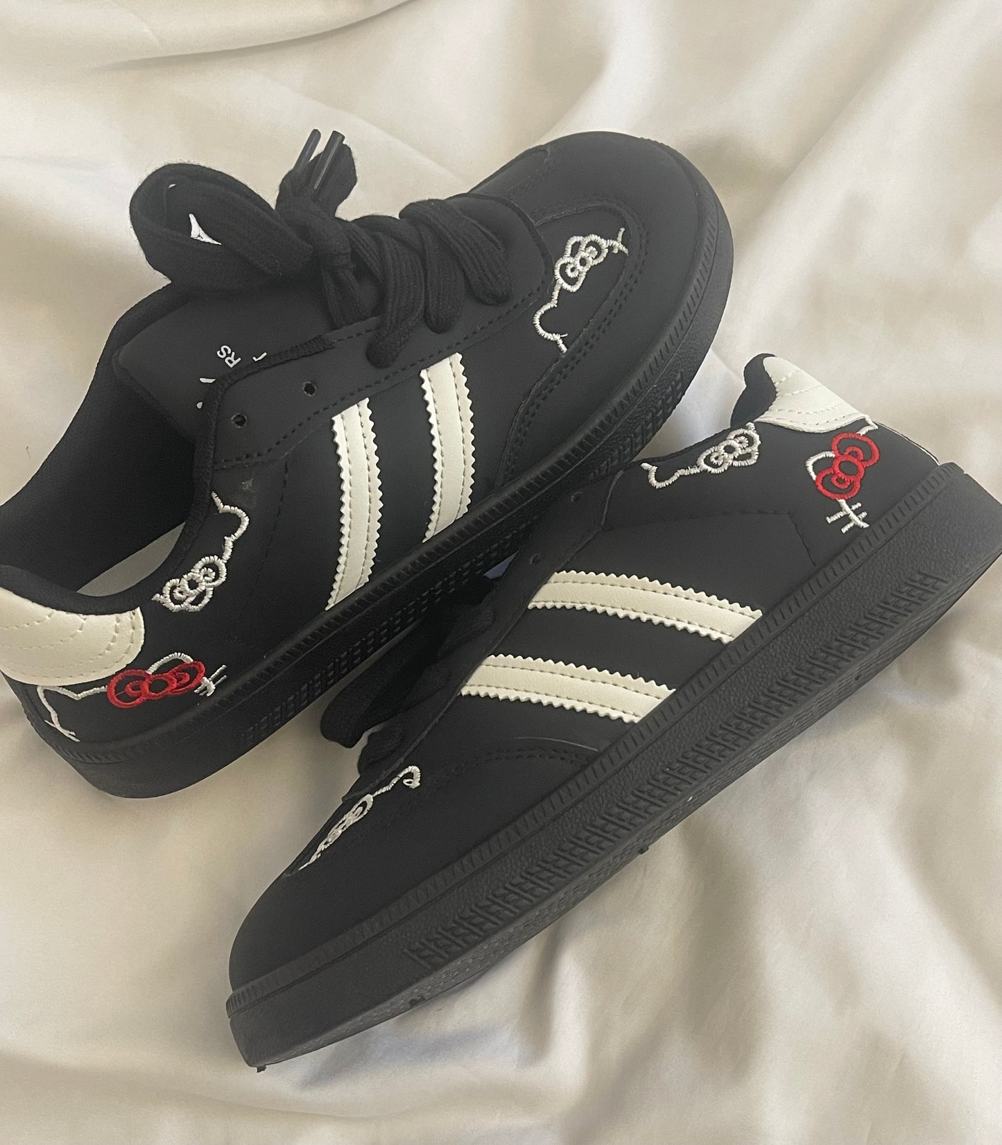 hello kitty black shoes🐾