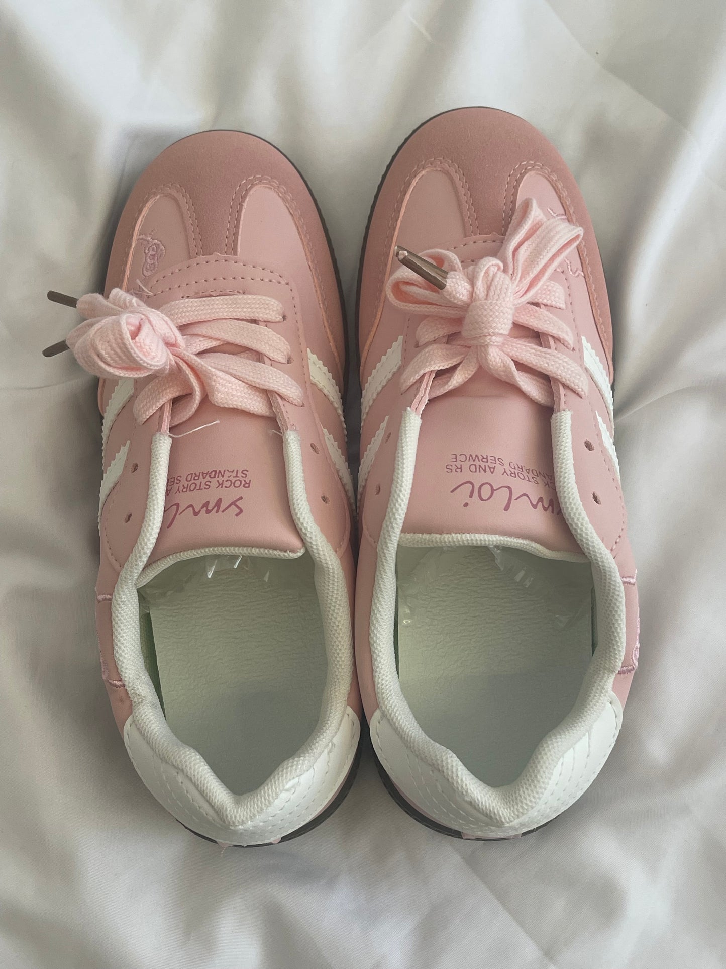 hello kitty pink shoes🐚💗